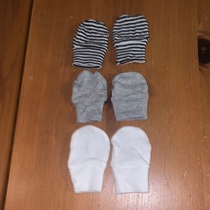 Cloud Island 3 pairs of unisex baby mittens for newborns.